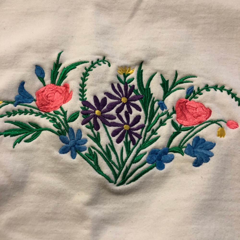 Embroidered flowers crewneck. Grandmacore. Size XL. ❣️ - Picture 7 of 7